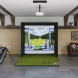 Uneekor QED SIG8 Golf Simulator – SIGPRO 4′ x 7′ / Ignite